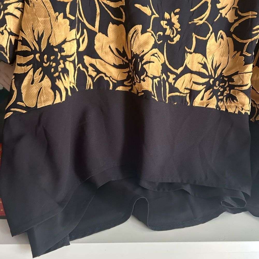 Elegant Black and Gold Floral Women's Blouse XL Hi Low - Picture 15 of 16